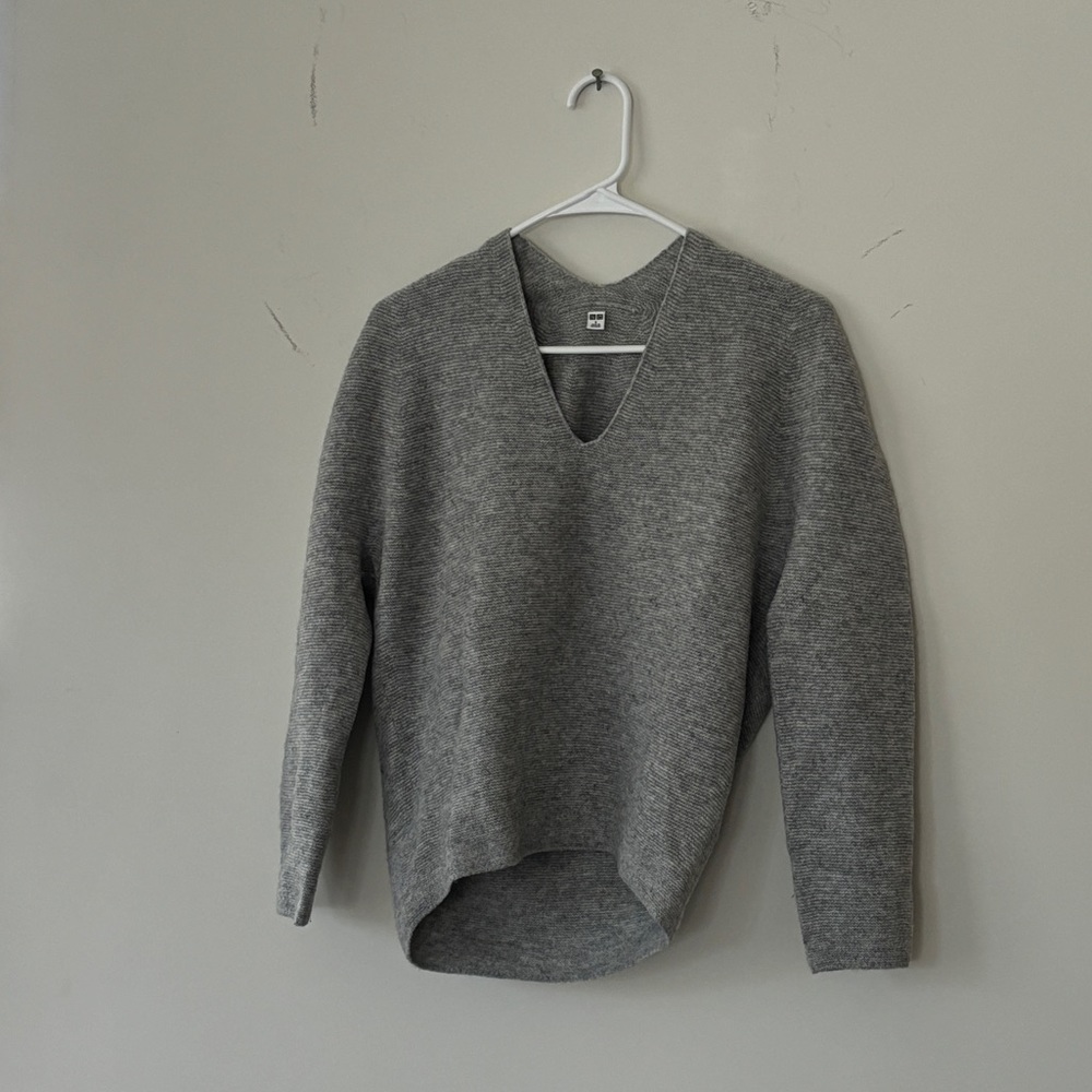 Uniqlo wool 100% sweater V neck - S